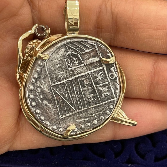 GORGEOUS SHIPWRECK COIN PENDANT IN 14kt GOLD MERMAID BEZEL WITH AQUAMRIN… - Picture 6 of 9